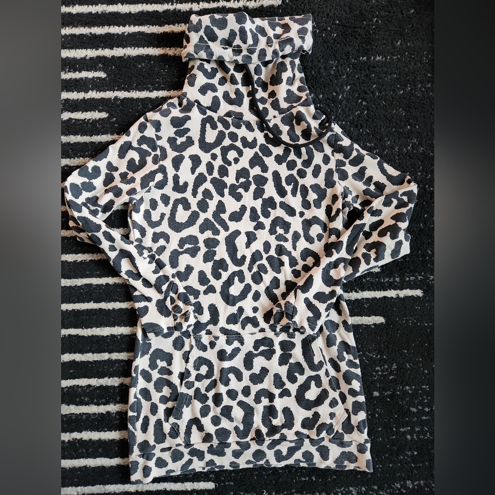 Lily And Lottie Chelsea DeBoer Leopard Sweatshirt XL